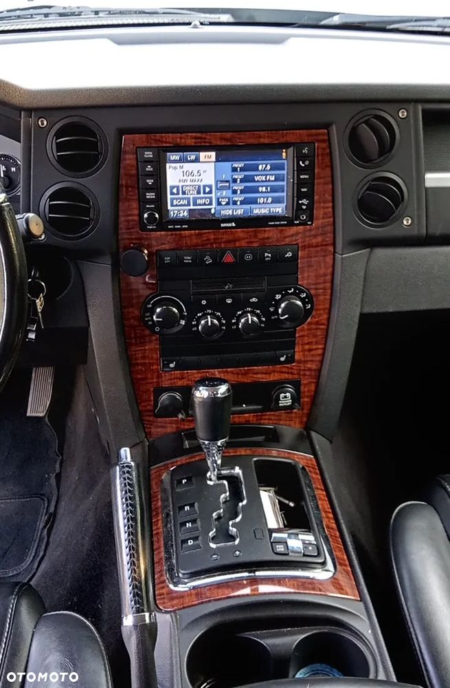 Jeep Commander 5.7 V8 Limited - 12