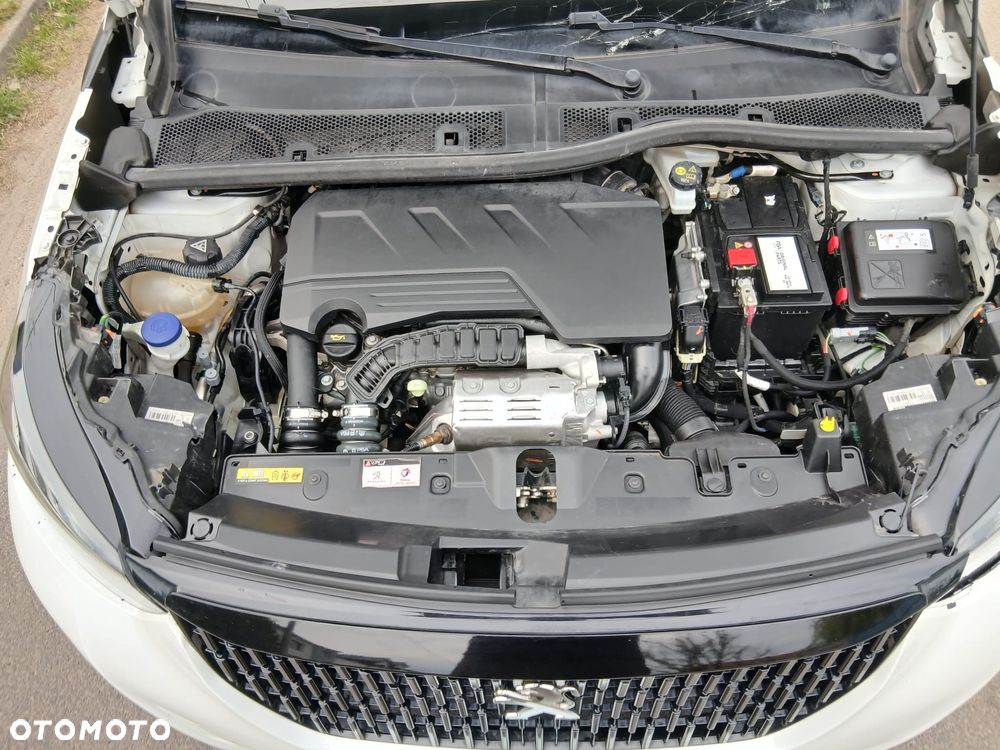 Peugeot 2008 1.2 PureTech GT S&S EAT8 - 17