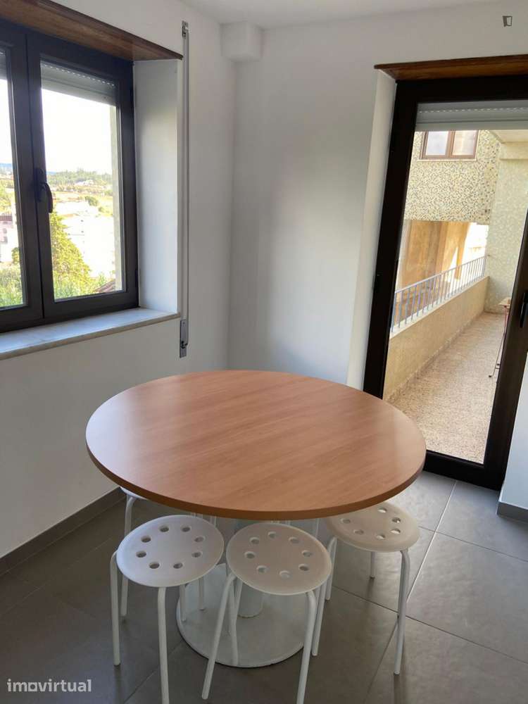 Quarto - localizado em Coimbra - Grande imagem: 5/12
