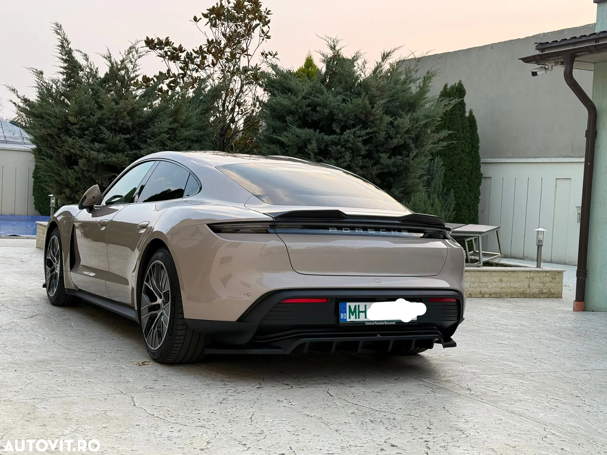 Porsche Taycan - 2