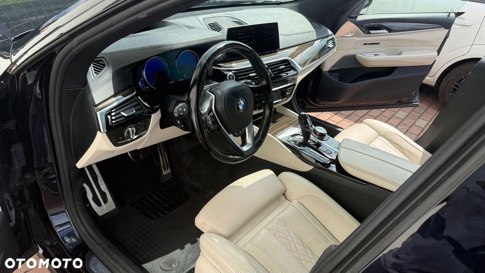 BMW 6GT 640i xDrive - 13