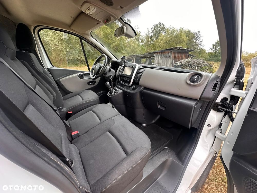 Renault Trafic L1H1 1.6 diesel 145kM, manual, 2016 rok WEBASTO, BAGAŻNIK DACHOWY THULE, KAMERA COFANIA, HAK, CZUJNIKI PARKOWANIA, DRZWI PRZESUWNE Z OBU STRON! - 25