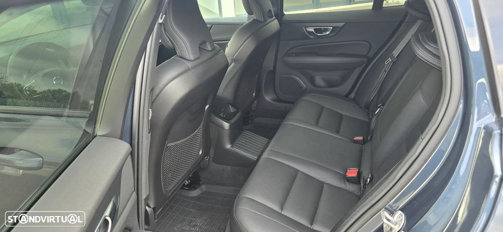 Volvo V60 2.0 T6 AWD TE Plus Dark - 16