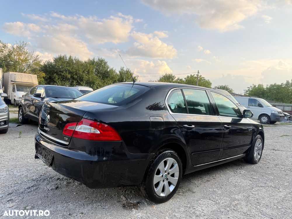 Skoda Superb 2.0 TDI PD Comfort - 9