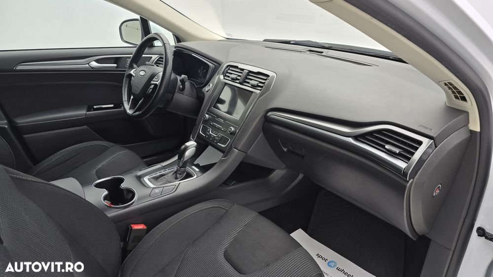 Ford Mondeo 2.0 HEV Titanium - 19
