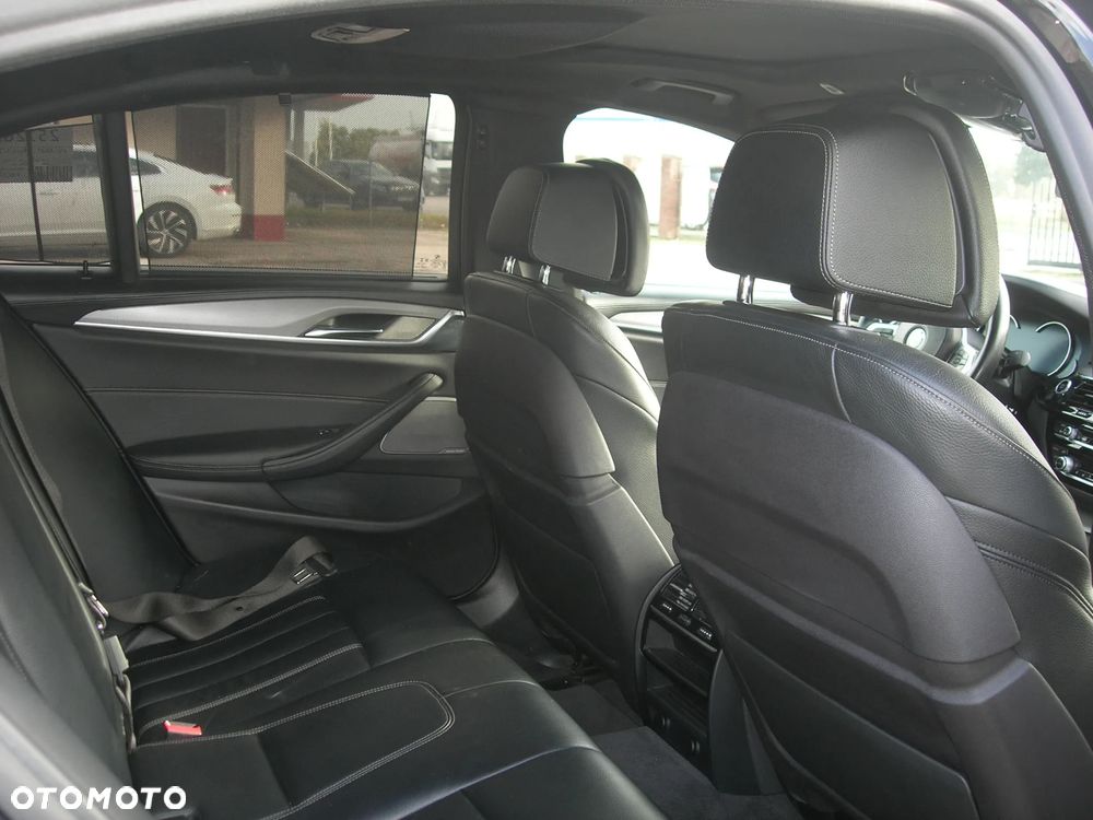 BMW Seria 5 530e iPerformance M Sport sport - 23
