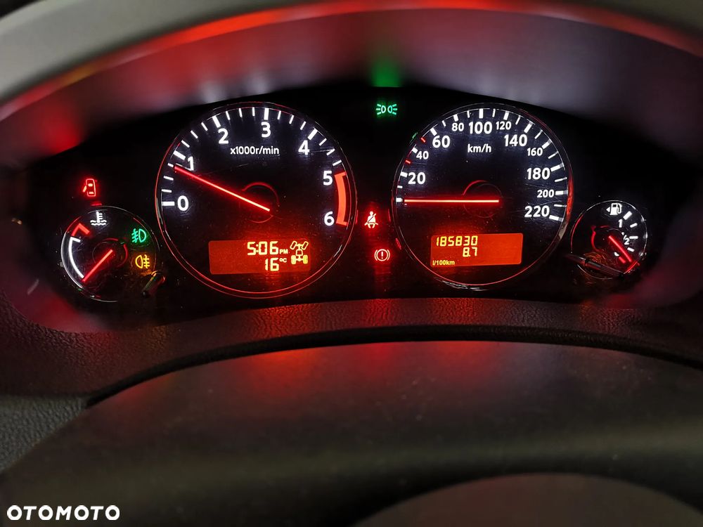 Nissan Pathfinder 2.5 D SE EU5 - 17