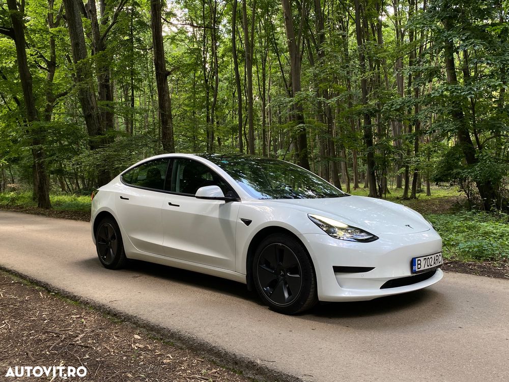 Tesla Model 3 - 1