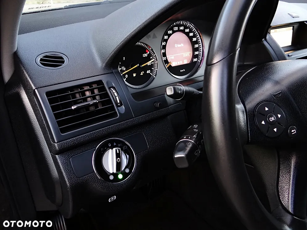 Mercedes-Benz Klasa C 180 T Kompressor Automatik Avantgarde - 29