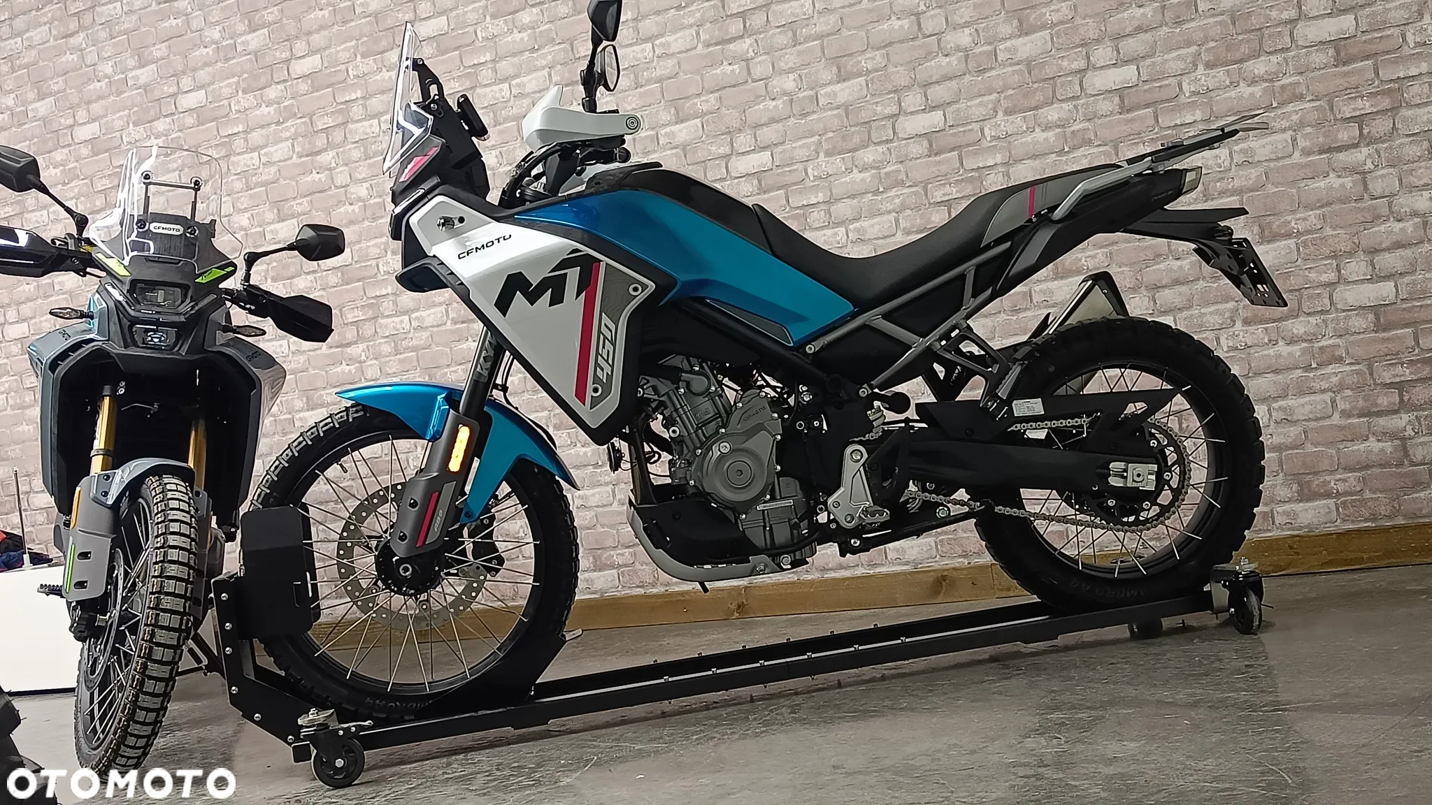 CFMoto MT - 10