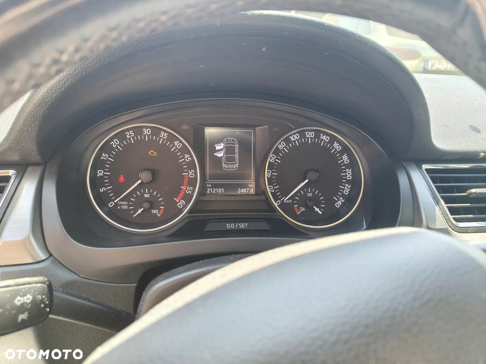 Skoda RAPID 1.6 TDI DPF Style - 10