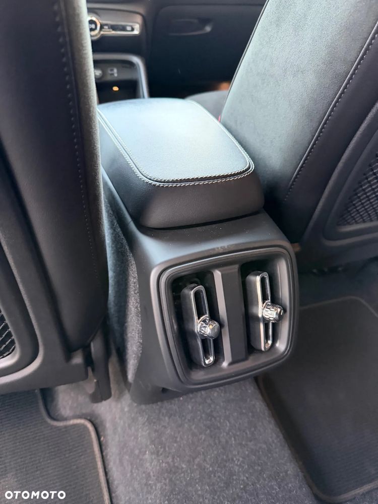 Volvo XC 40 B4 B AWD R-Design - 18