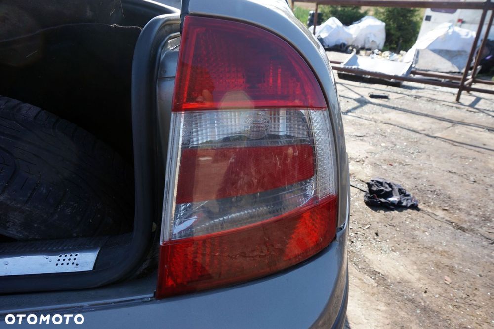 LAMPA TYLNA PRAWA SUPERB I 3U8 LIFT  SKODA 2006-2008 - 1