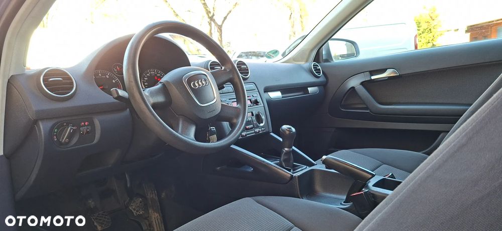 Audi A3 3-drzwiowe 1.6 Ambiente - 25