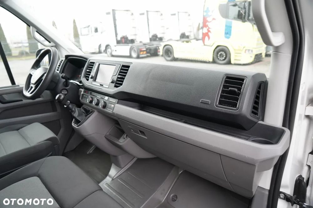 Volkswagen CRAFTER  / 2.0 D / FURGON BLASZAK / DMC: 3500 KG / 2018 ROK / SPROWADZONY / PO KONTRAKCIE SERWISOWYMN - 32