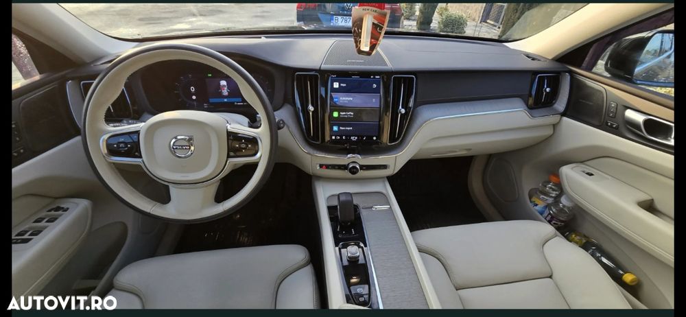 Volvo XC 60 B5 MHEV AT8 AWD Momentum Pro - 9