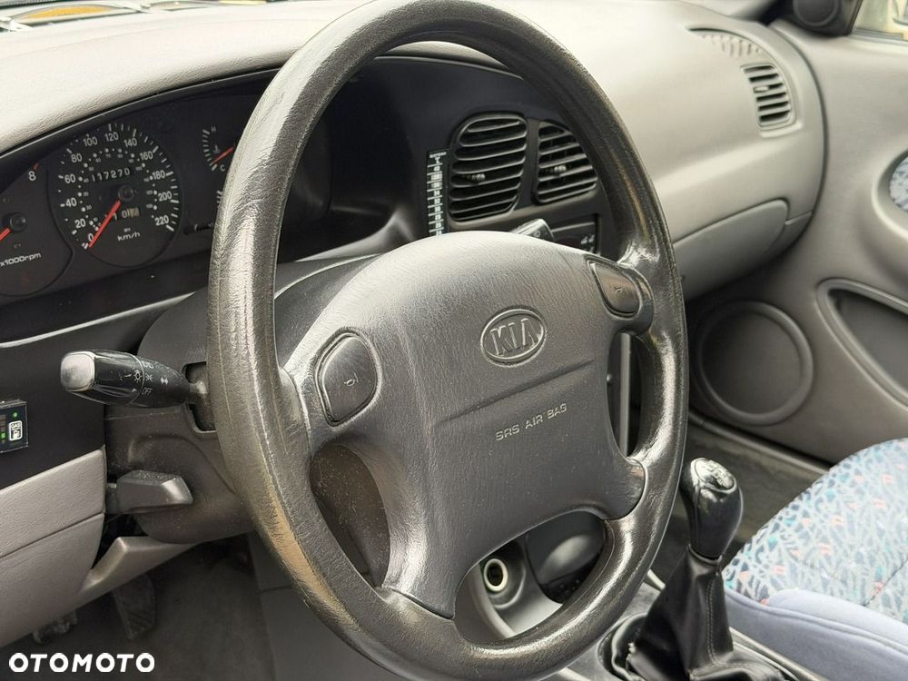 Kia Sephia - 14