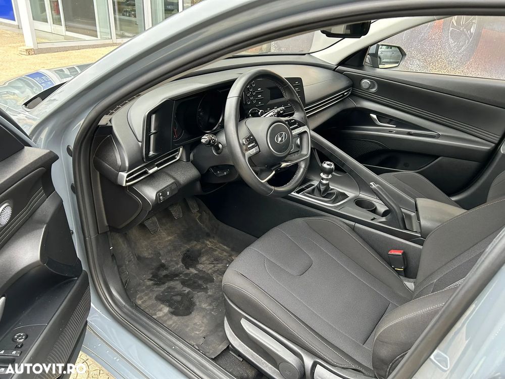 Hyundai Elantra 1.6 l 123 CP 6MT Classic - 11