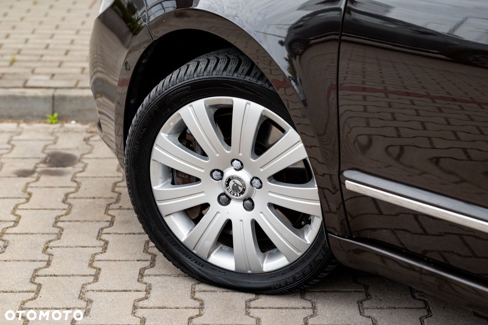 Skoda Superb Combi 3.6 V6 4x4 DSG Elegance - 16