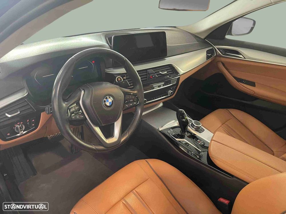 BMW 530 e Line Luxury - 3