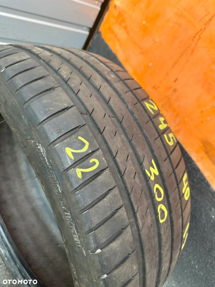 245/40x19 Michelin - 2