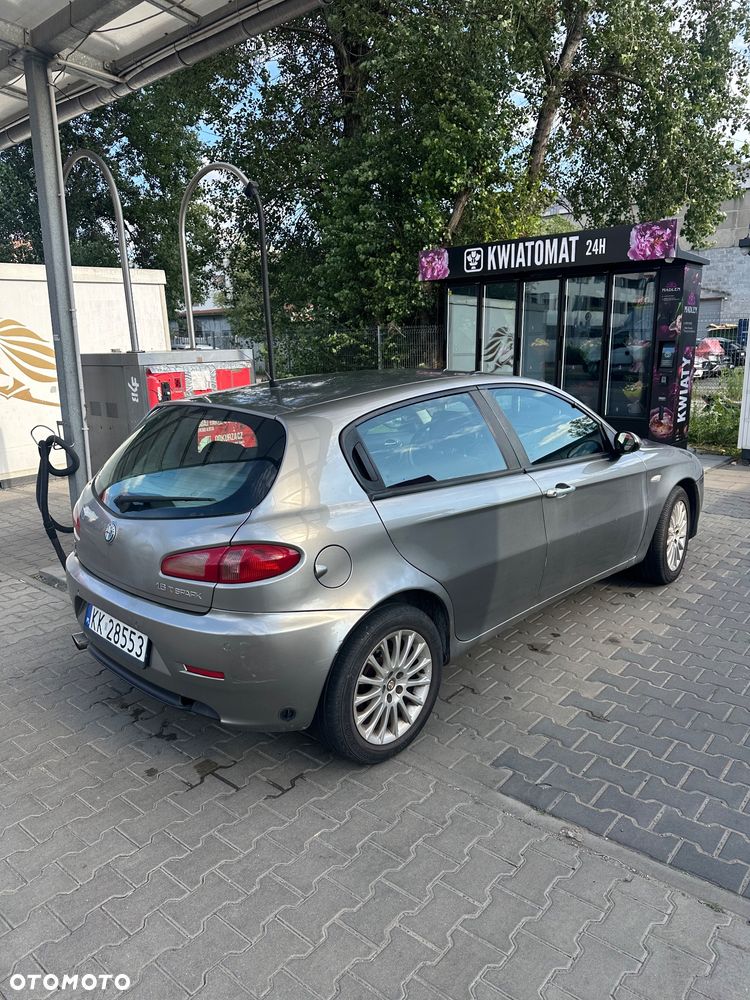 Alfa Romeo 147 1.6 Twin Spark Distinctive - 7