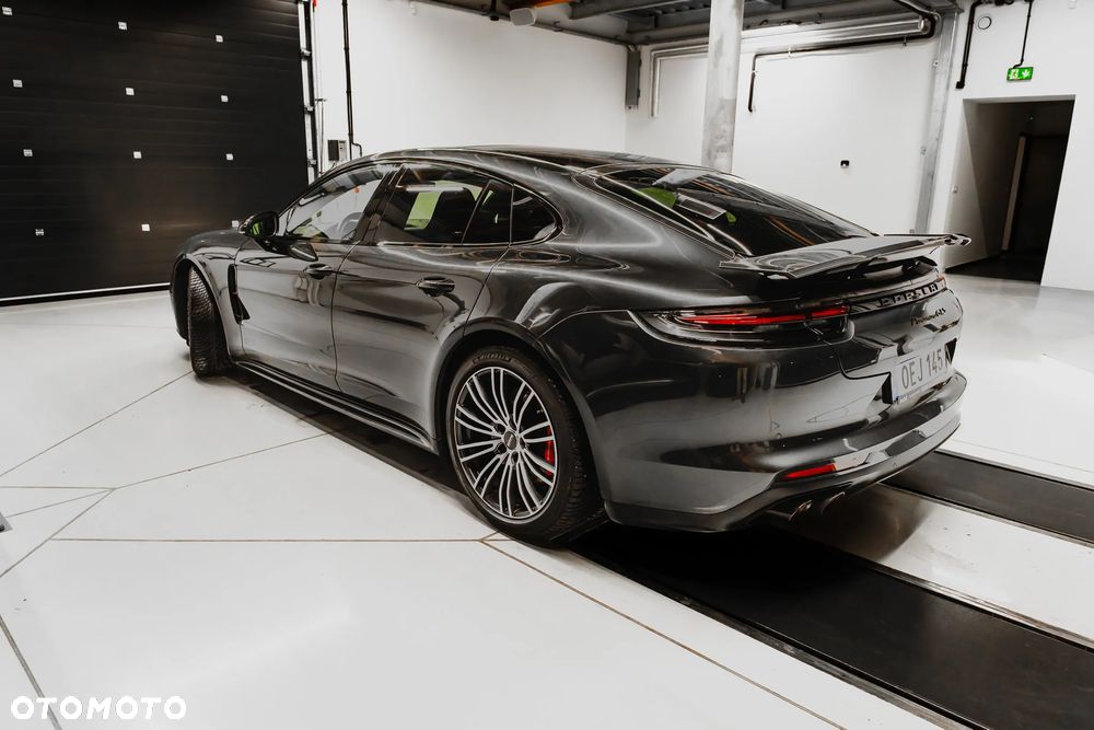 Porsche Panamera GTS - 8