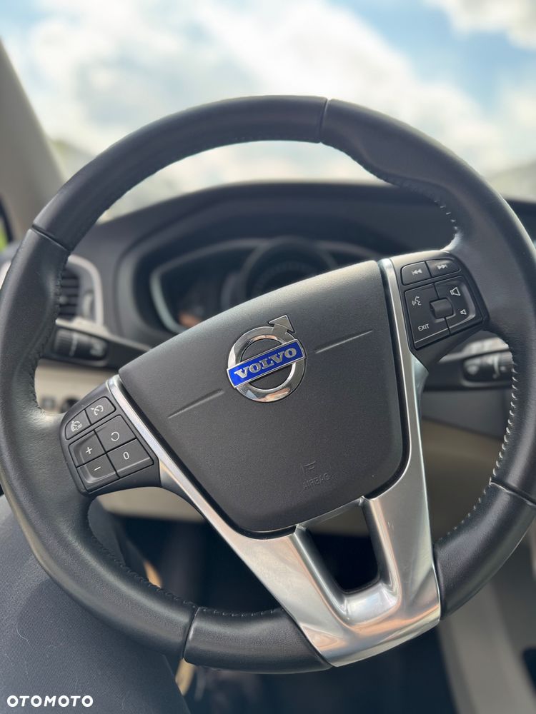 Volvo V40 Cross Country T4 Drive-E Ocean Race - 4