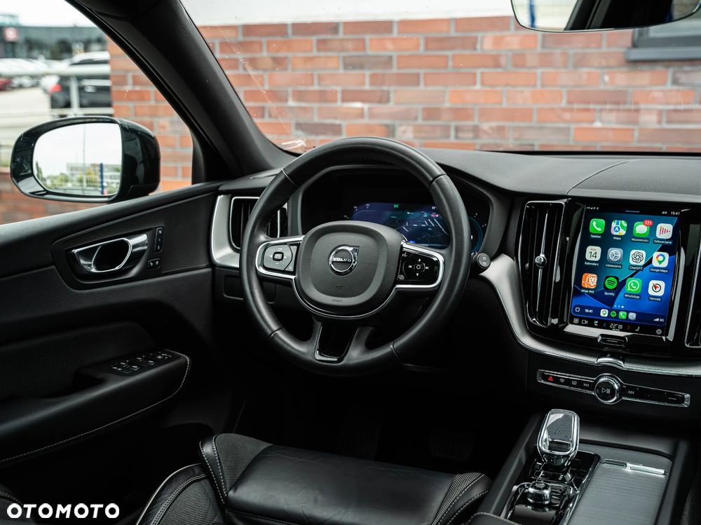 Volvo XC 60 B4 D Plus Dark - 33