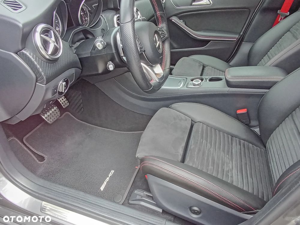 Mercedes-Benz Klasa A 220 4-Matic AMG Line - 24