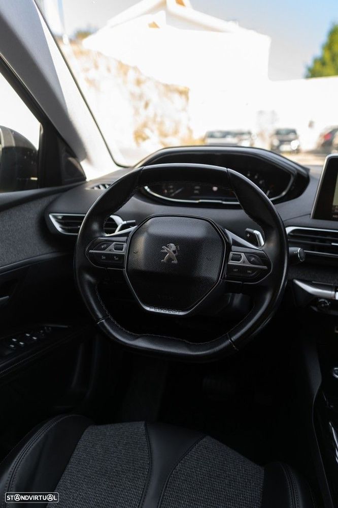 Peugeot 5008 1.2 PureTech Allure EAT6 - 25