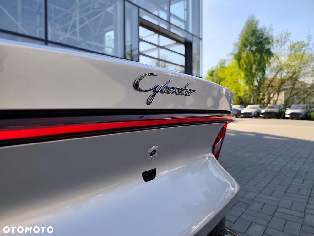 MG Cyberster 77kWh AWD Czerwony Dach - 11