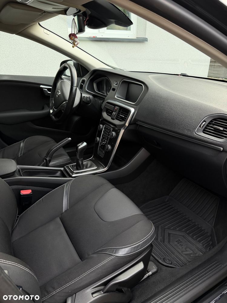 Volvo V40 D2 Drive-E Momentum - 16