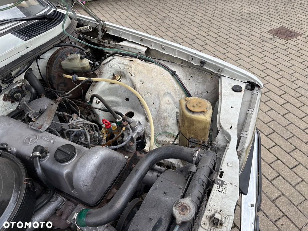 Mercedes-Benz W123 - 33