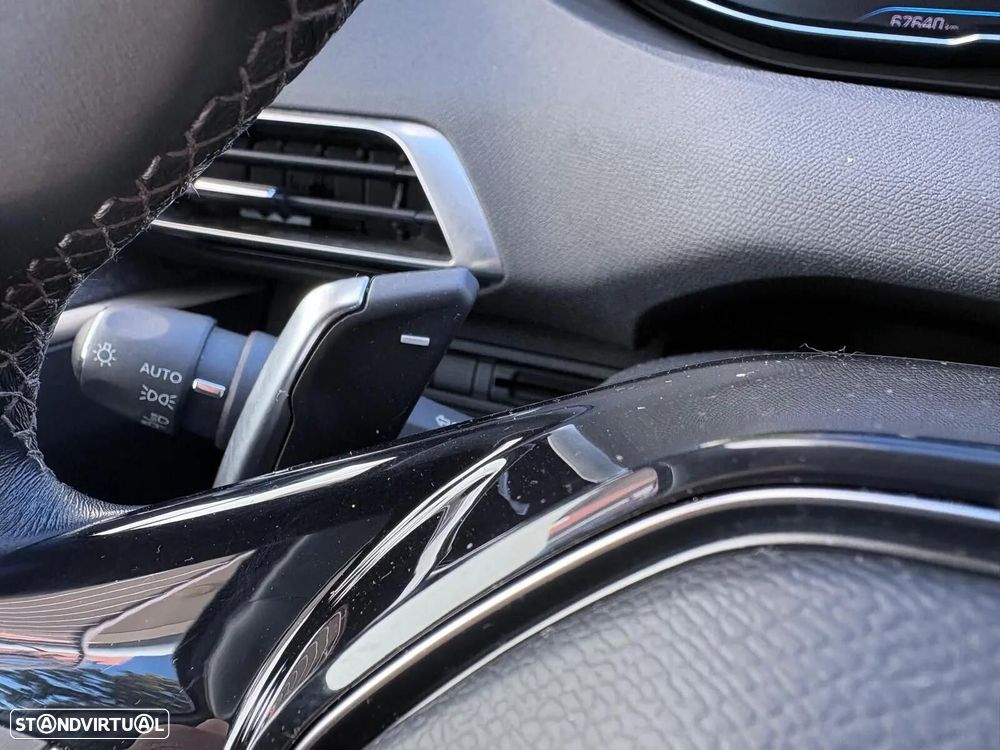 Peugeot 5008 1.2 PureTech Allure EAT8 - 38