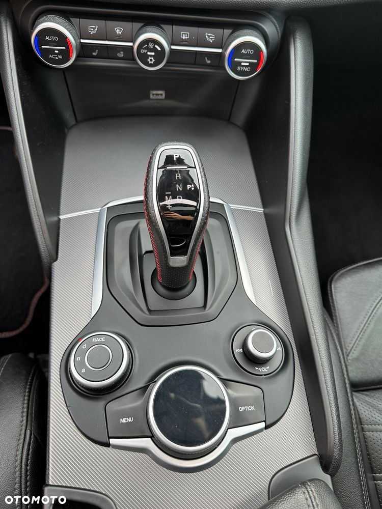 Alfa Romeo Giulia 2.0 Turbo 16V AT8 Veloce - 13