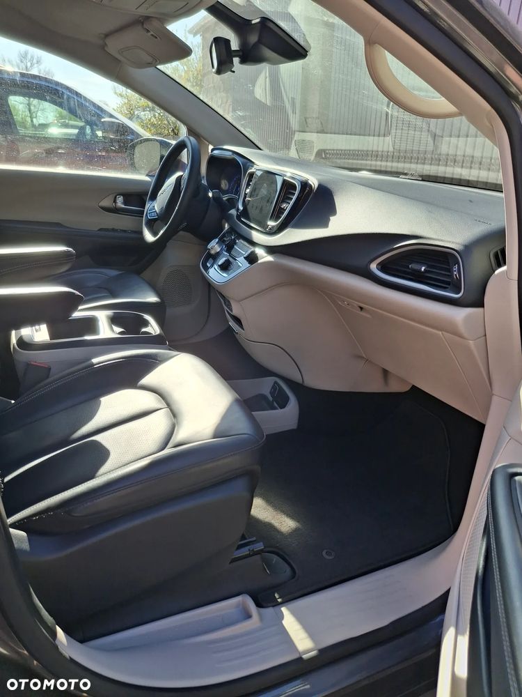 Chrysler Pacifica - 4