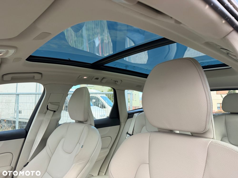 Volvo XC 60 T6 Plug-In Hybrid AWD Plus Bright - 16