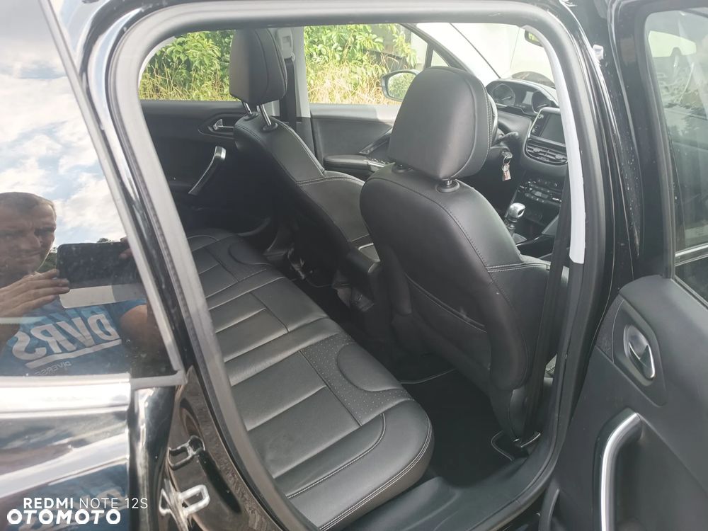 Peugeot 2008 1.2 Pure Tech Allure S&S - 9