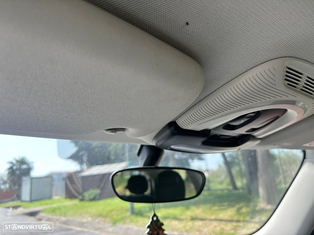 MINI 3 Portas One D - 17