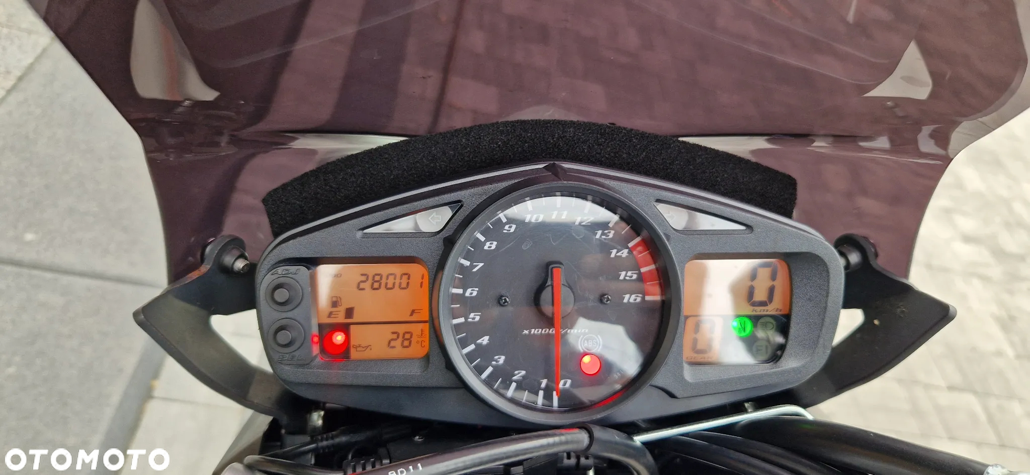 Suzuki GSR - 23