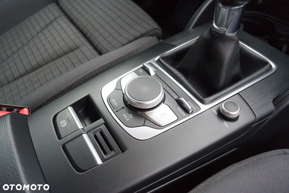 Audi A3 3-drzwiowe 1.6 TDI design - 24