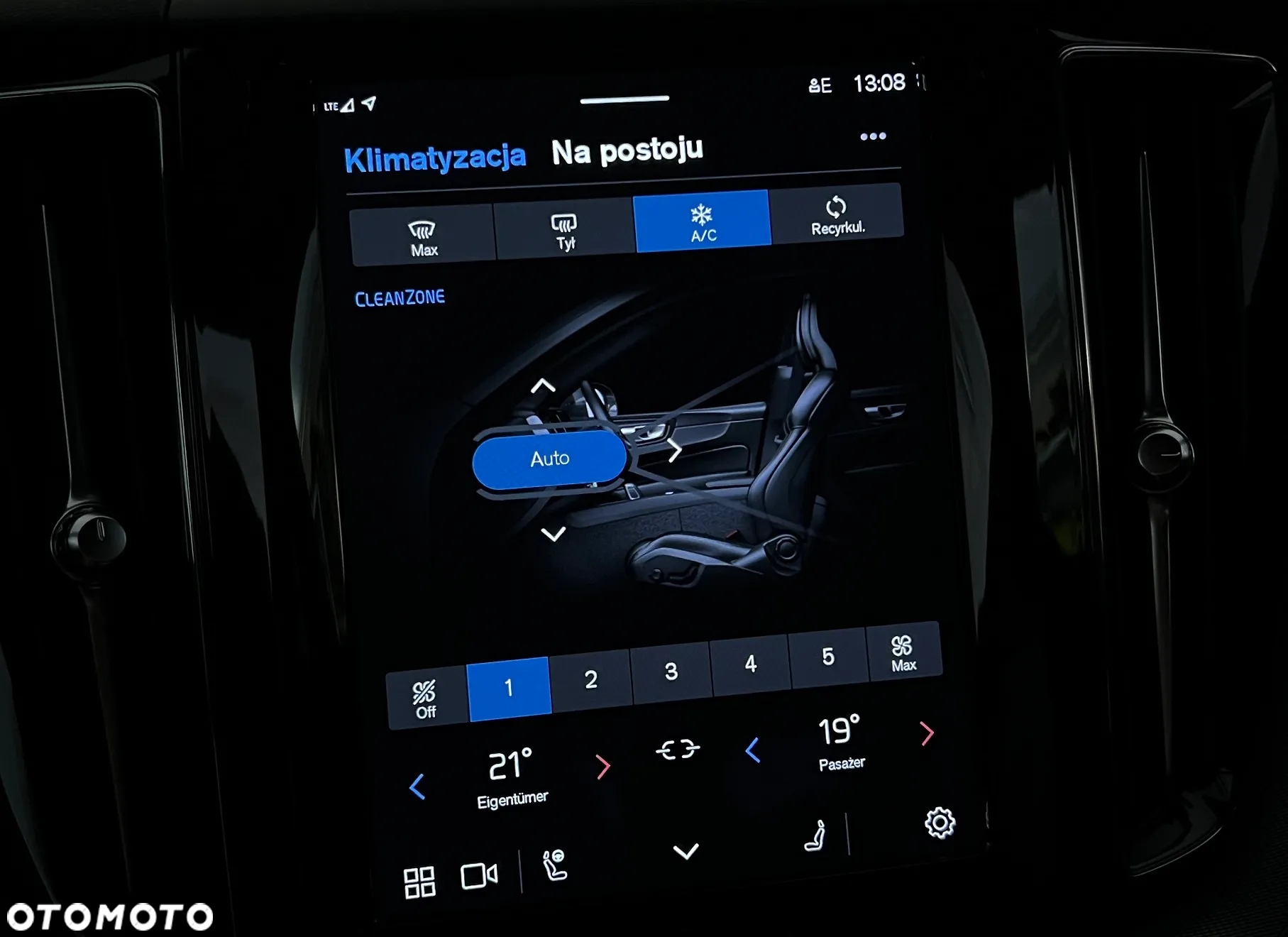 Volvo XC 60 B4 D AWD Plus Dark - 19