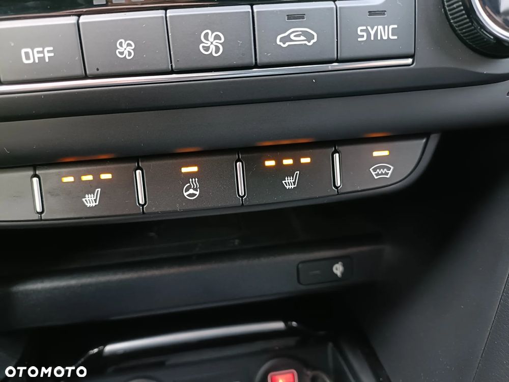 Kia ProCeed 1.6 T-GDI GT DCT - 16