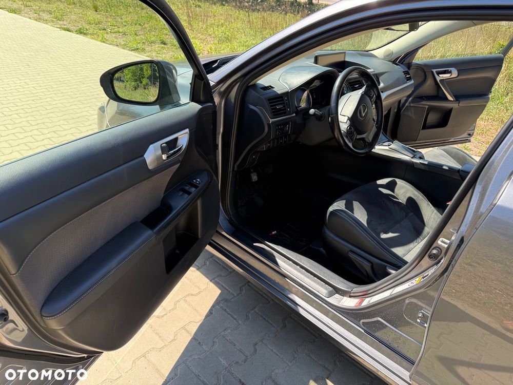 Lexus CT 200h Prestige - 11