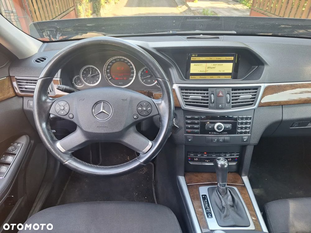 Mercedes-Benz Klasa E 250 CGI BlueEffICIENCY Avantgarde - 7