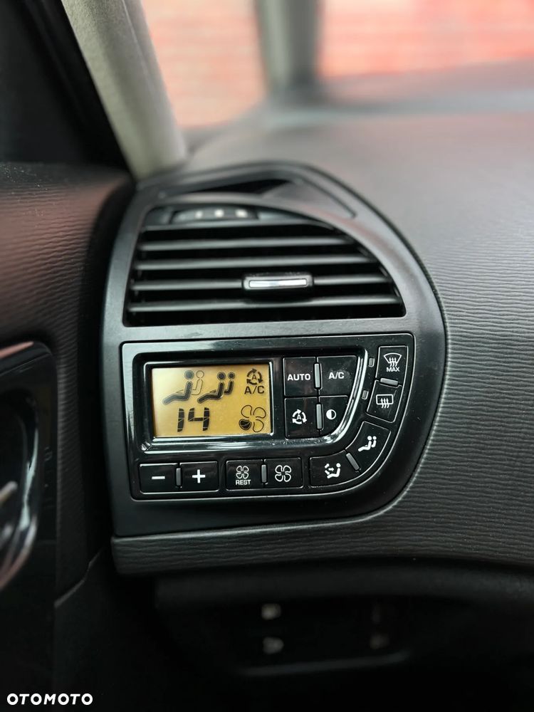 Citroën C4 Grand Picasso - 23
