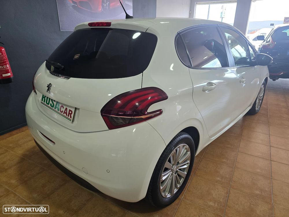Peugeot 208 1.6 BlueHDi Style - 4