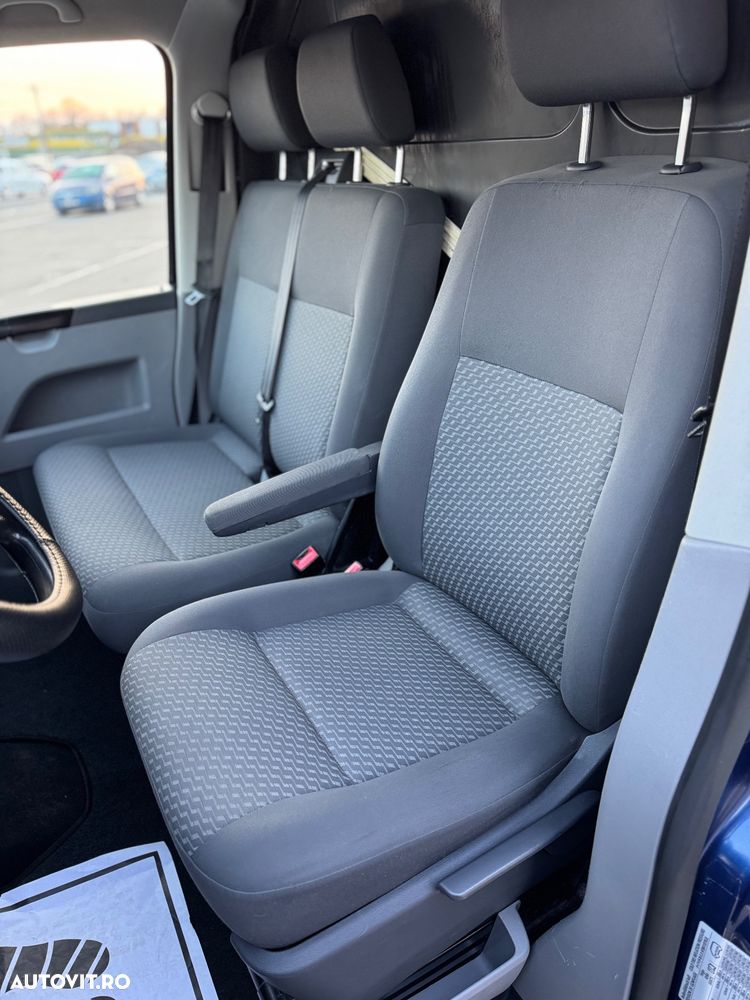 Volkswagen Transporter Shuttle Lang - 14