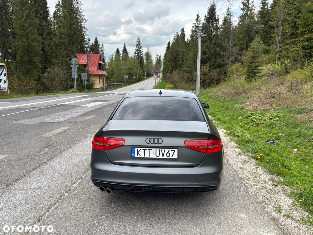 Audi A4 Limousine - 8
